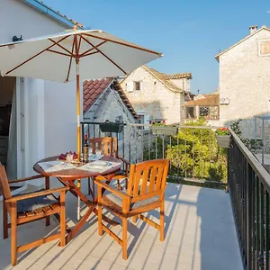Zlatin Dvor - For 3, Terrace, Center, At 5-min, Bike Friendly , Trogir Kroatien