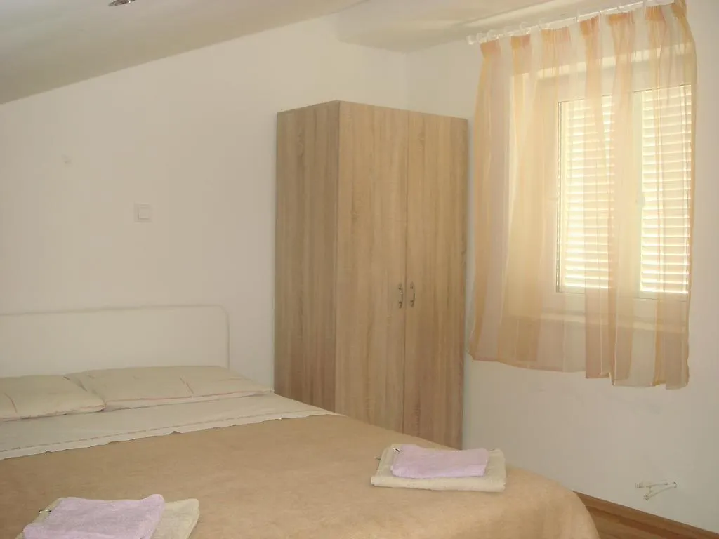 Apartments Jelicic Selce