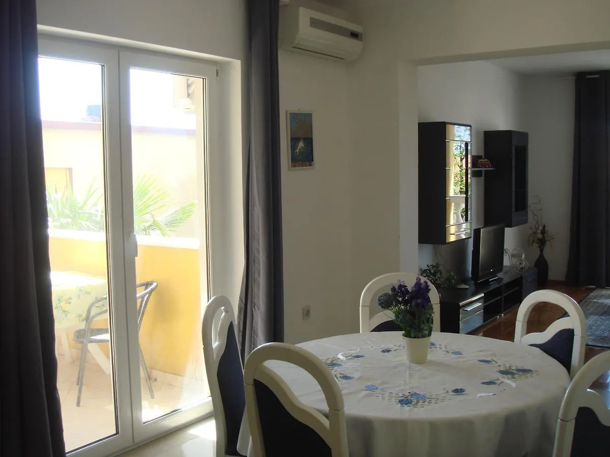 Apartments Jelicic Selce