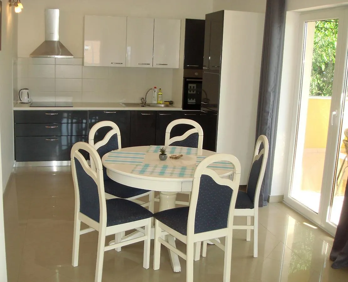 Apartments Jelicic Selce